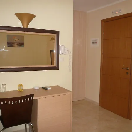 شقة فندقية Avra 2*