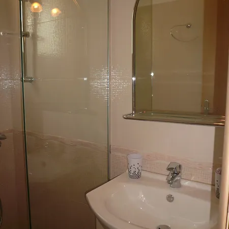 شقة فندقية Avra 2*