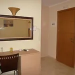 Hotel apartamentowy Avra 2*