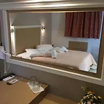 Hotel apartamentowy Avra 2*