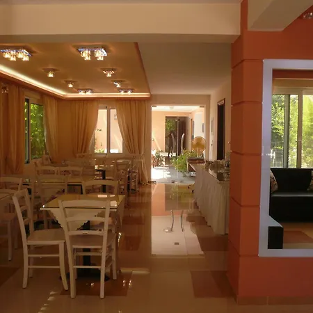 Avra Aparthotel 2*