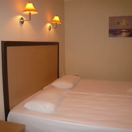 Avra Aparthotel 2*