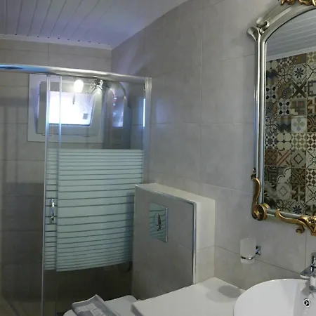 Avra Apart Otel 2*