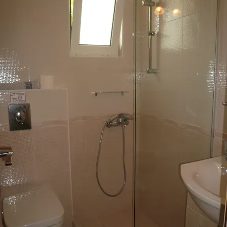 Apart Otel Avra