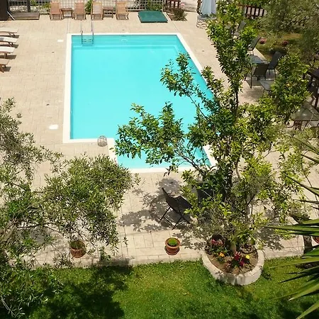 Apart Otel Avra 2*